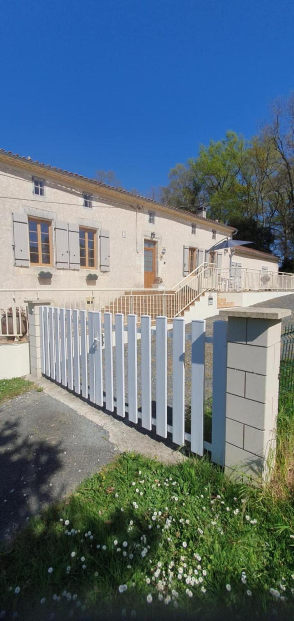 Maison 2 Chambres Au Calme Saint-Bonnet-sur-Gironde Luaran gambar